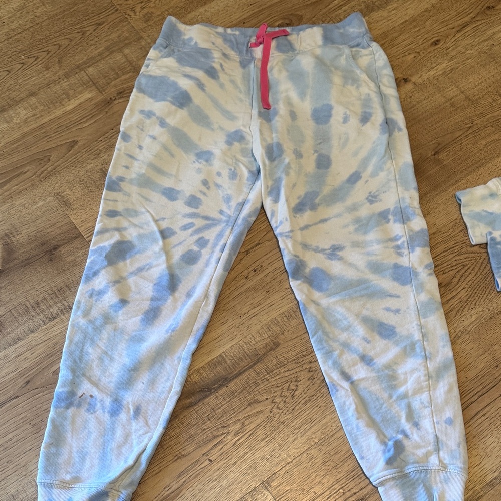 K-crew tie-Dye Joggers and hooded sweatshirt size small